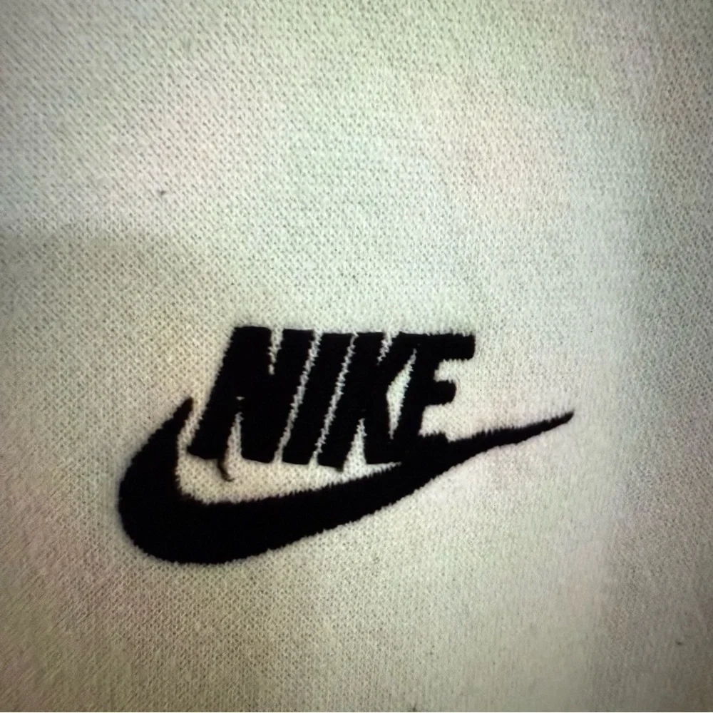 Nike Men's Classic White Hoodie size XL logo sports sweatshirt
